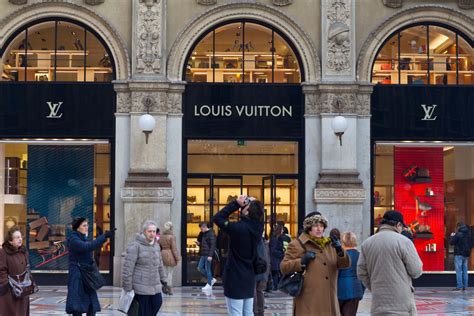 luxury brands cheaper in Italy